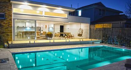 The Family Beachside Escape HOUSE & GUEST HOUSE by Ready Set Stay- Pool, Linen