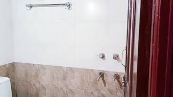 Chambre Double Deluxe | Salle de bain | Chaussons