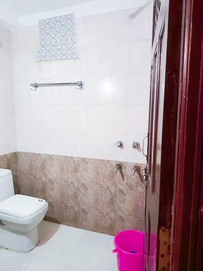 Deluxe Double Room | Bathroom | Slippers - Roomshala 118 Hotel Acclaim 7 sky (New Delhi)