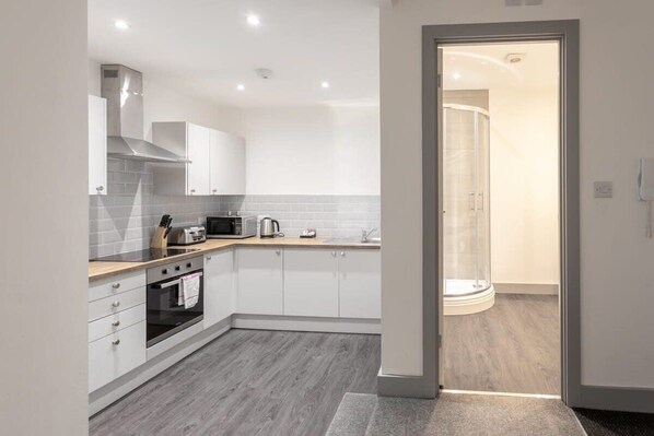 Fridge, microwave, oven, stovetop