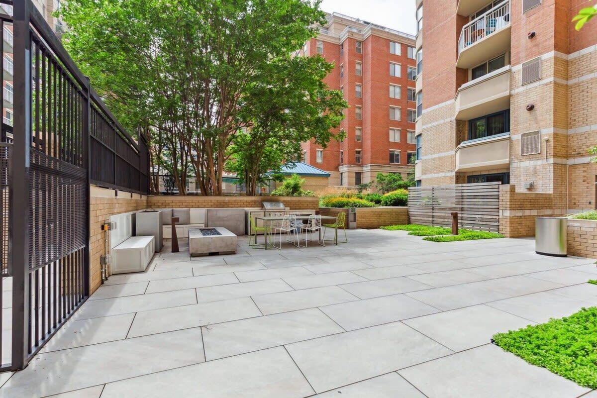 屋外ダイニングエリア