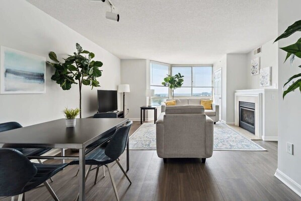 Interior - 2BR Executive City Suite With Gym & Pool (Arlington)