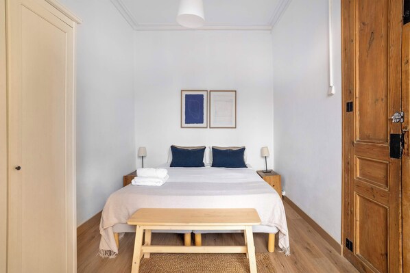 4 Schlafzimmer, Schreibtisch, Bügeleisen/Bügelbrett, WLAN