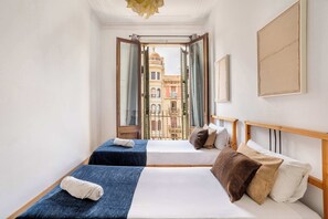 4 habitaciones, escritorio, tabla de planchar con plancha y wifi 