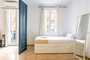 3 dormitorios, escritorio, tabla de planchar con plancha y wifi