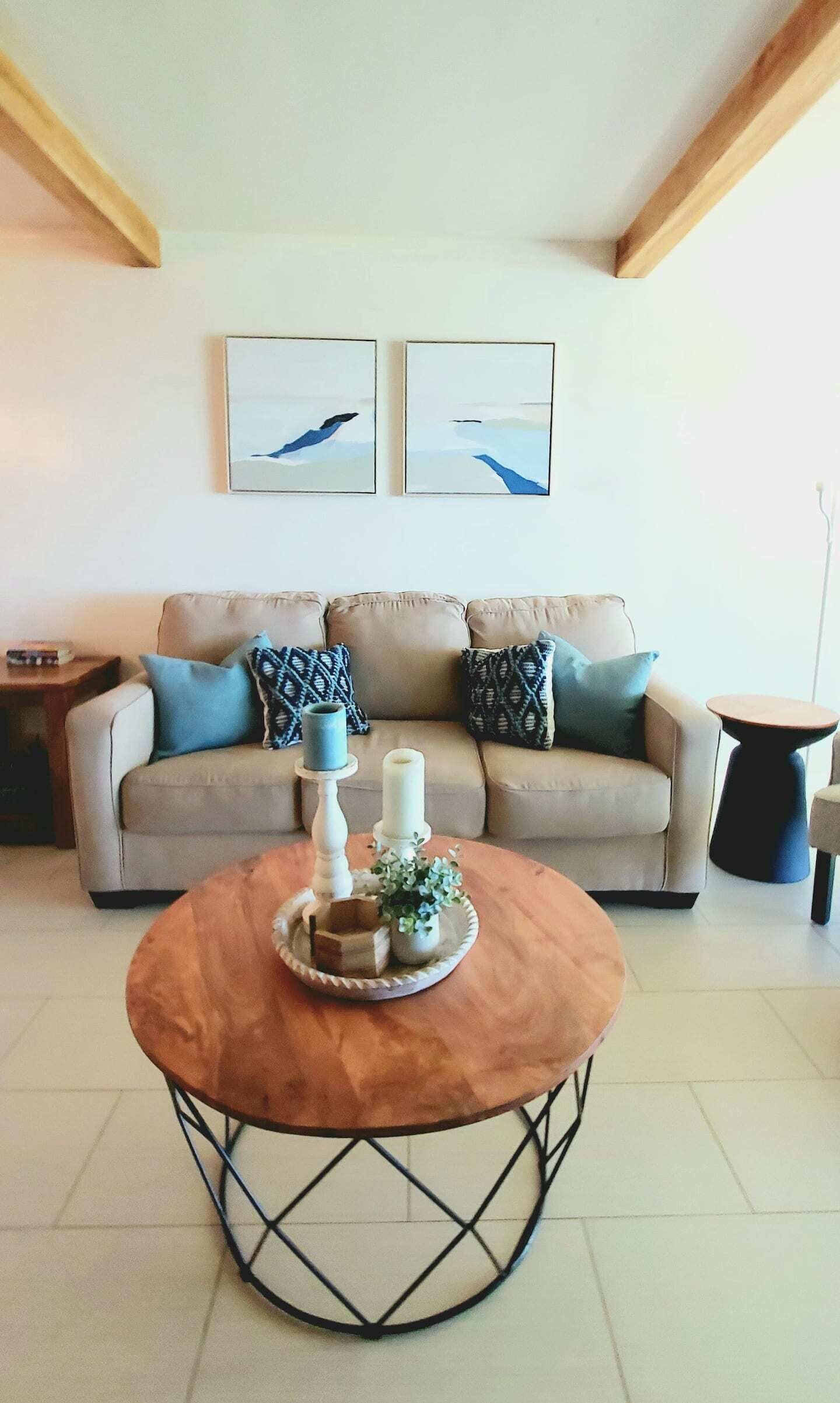 Great Room designed and decorated with an elegant Coastal Decor  theme to complete your Hawaiian Paradise experience. You'll love it all, from the large living room with cozy warm beams, the elegant designed Lanai and the the amazing beach view, or e