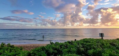 Beach Front Condo w/ Beautiful Sunrises on Private Sandy Beach + Turtles + Perfect Snorkel Spot