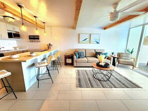 Smart TV - Beach Front Condo w/ Beautiful Sunrises on Private Sandy Beach + Turtles + Perfect Snorkel Spot (Hauula)