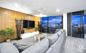 TV - Sub Penthouse Apartment in Circle on Cavill (Surfers Paradise)