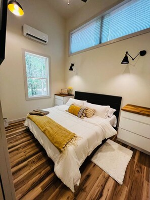 Bureau, fer et planche à repasser, Wi-Fi, draps fournis