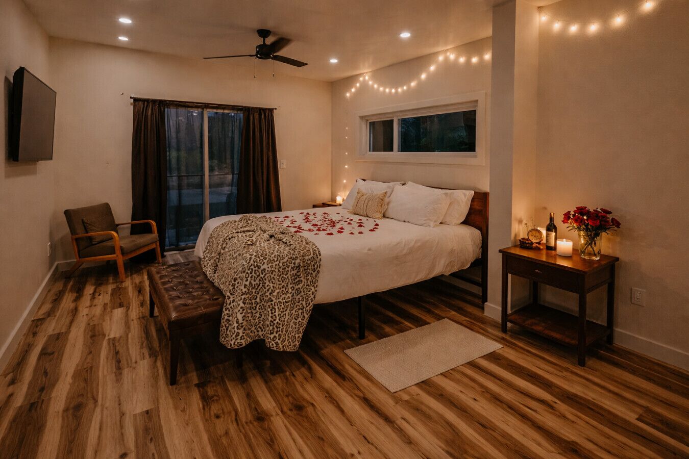 Desk, iron/ironing board, WiFi, bed sheets