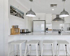 Microones, forn, placa de cuina i rentaplats