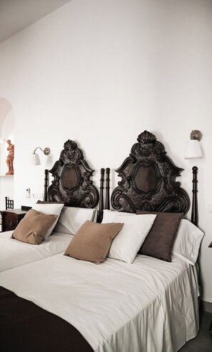 7 bedrooms, iron/ironing board, WiFi, bed sheets