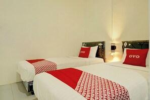 Deluxe Twin Room | Laptop workspace, free WiFi, bed sheets - OYO 92700 D' Ngalau Residence Syariah (Payakumbuh)