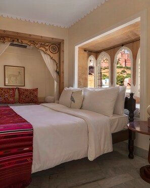 Espace de travail pour ordinateur portable, Wi-Fi gratuit, draps fournis