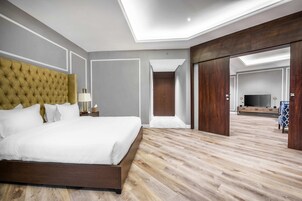 Royal Suite | Premium bedding, minibar, laptop workspace, soundproofing