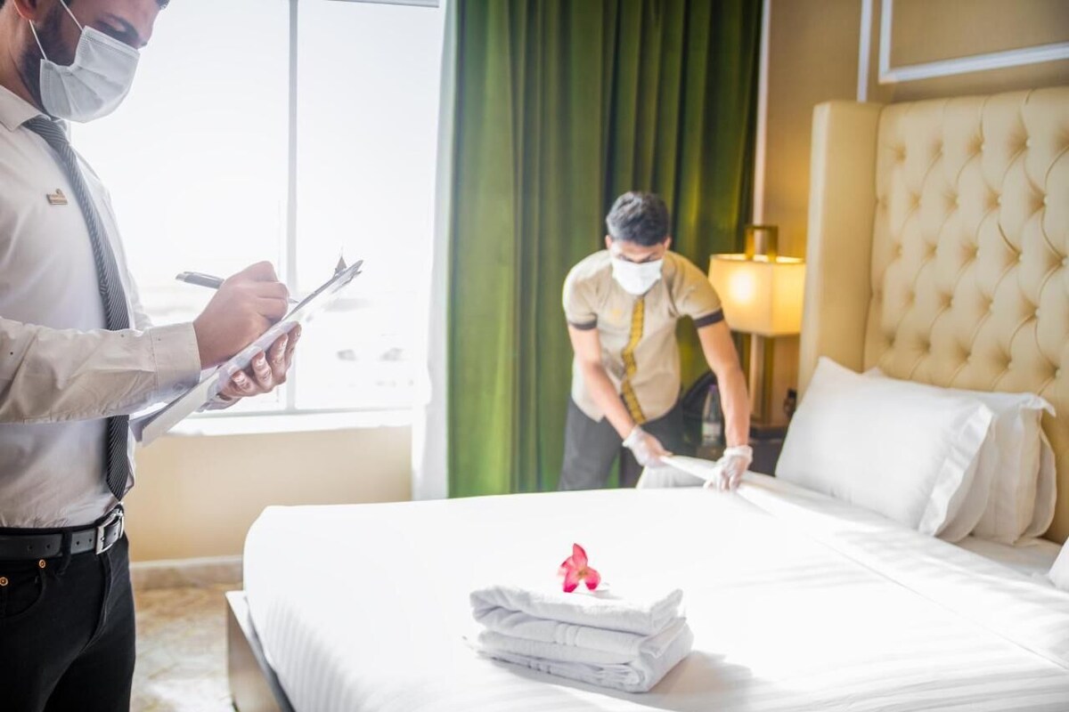 Ropa de cama de alta calidad y minibar 