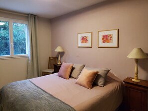 2 dormitoris, planxa i posts de planxar, wifi gratuïta i roba de llit 