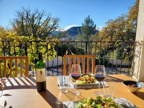 Peaceful home with large covered south-facing terrace