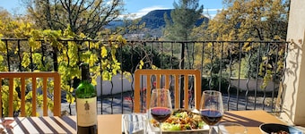 Peaceful home with large covered south-facing terrace