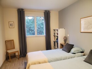 2 bedrooms, iron/ironing board, free WiFi, bed sheets - Peaceful home with large covered south-facing terrace (Saint-Hippolyte-du-Fort)