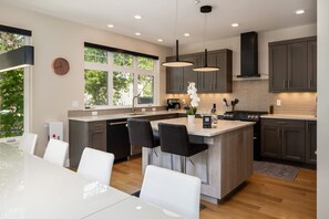 冰箱、微波炉、烤箱、炉灶