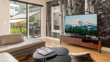 Televisión, estéreo y oficina