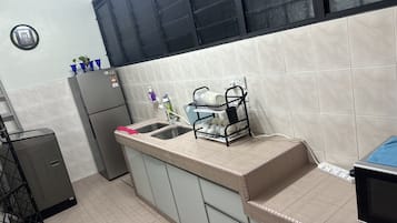 Fridge, microwave, electric kettle, cookware/dishes/utensils