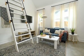 TV, offices - Splash Pad (Atlanta)