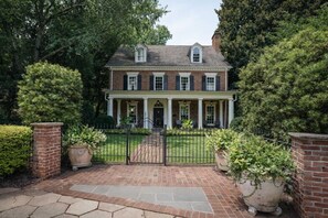 Exterior - Midtown Muse (Atlanta)