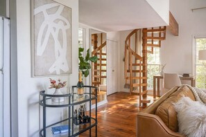 TV, offices - Midtown Muse (Atlanta)