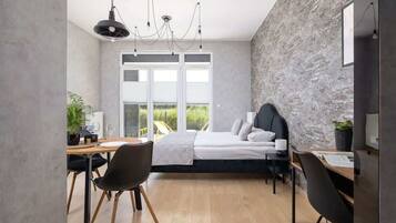 Desk, iron/ironing board, WiFi, bed sheets