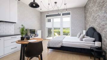 Iron/ironing board, WiFi, bed sheets