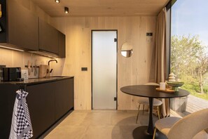 Réfrigérateur, cafetière/bouilloire