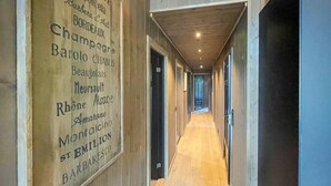 A hallway with wooden walls and a light wooden floor. - Nice home in Trysil with house a mountain view (Trysil)