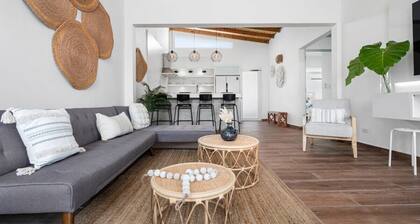 Villa Atlántico Ola | Chic 2 BR w/ Parking