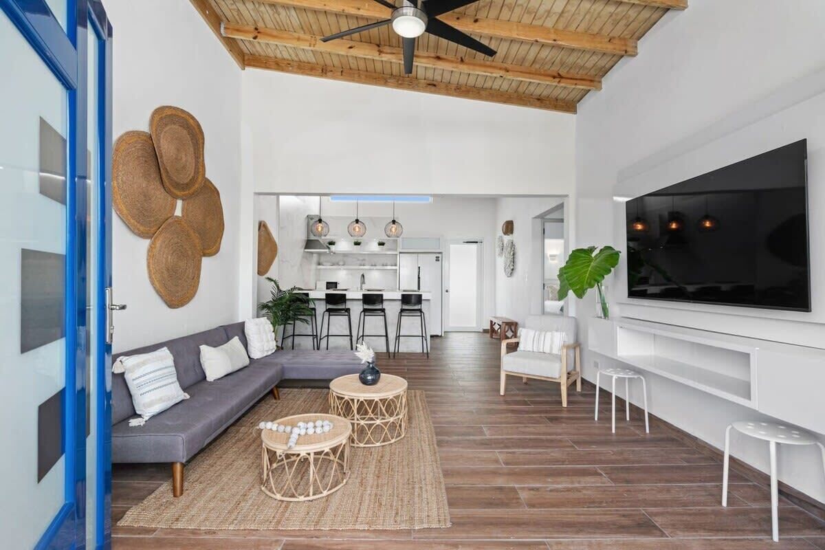 Televisión y oficina 