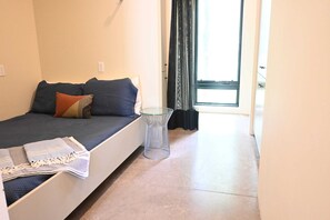 2 bedrooms, iron/ironing board, WiFi, bed sheets - NorthShore, Modern Cabin 626 (Northport)
