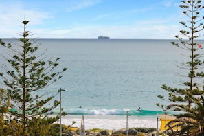 On the beach - Apartment M204 - coastal and comfortable! (Scarborough)