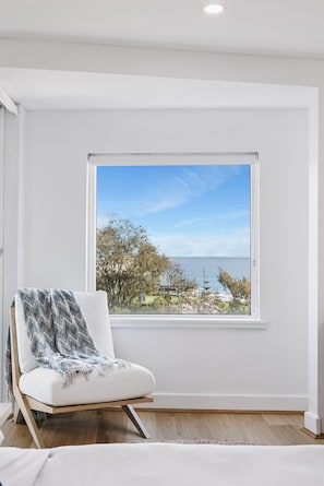 2 bedrooms, desk, iron/ironing board, WiFi - Apartment M204 - coastal and comfortable! (Scarborough)