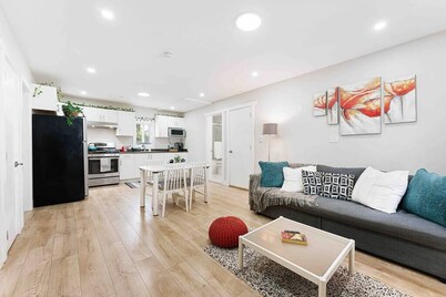 Langley Coach House | Queen Beds, Parking