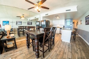 Dining - Garden City Beach Oceanfront Condo 807 | Rising Tides Properties Rental (Murrells)