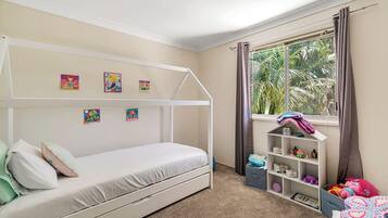 3 bedrooms, desk, iron/ironing board, travel crib