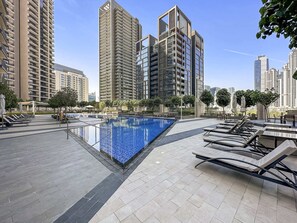 Outdoor pool - Silkhaus Boulevard Heights, Downtown Dubai (Dubai)