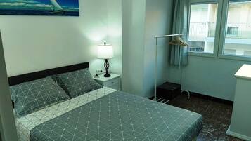 3 slaapkamers, een strijkplank/strijkijzer, beddengoed