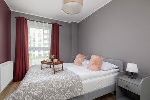 1 bedroom, bed sheets - Vetulaniego by Renters Prestige (Kraków)