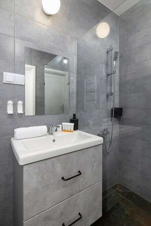 Shower, towels