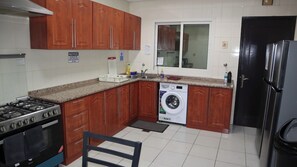 Mikrobølgeovn, ovn og kokeplater