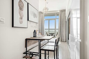 Exclusive Studio | Dining room - Silkhaus Studio One, Dubai Marina (Dubai)