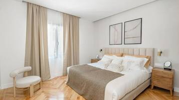 6 slaapkamers, een strijkplank/strijkijzer, reisbedje, gratis wifi